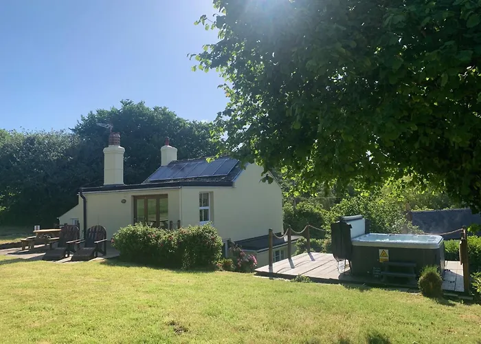 Clotted Cream Cottage: Countryside Calm: Close To Beach: Dartmouth: Devon