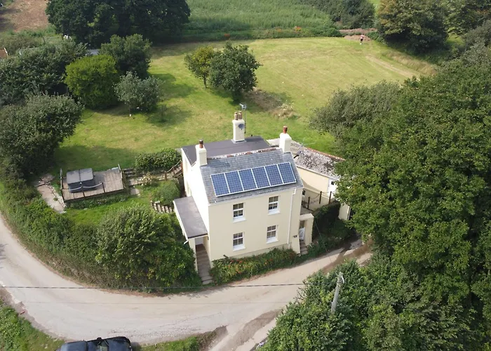 Clotted Cream Cottage: Countryside Calm: Close To Beach: Dartmouth: Devon