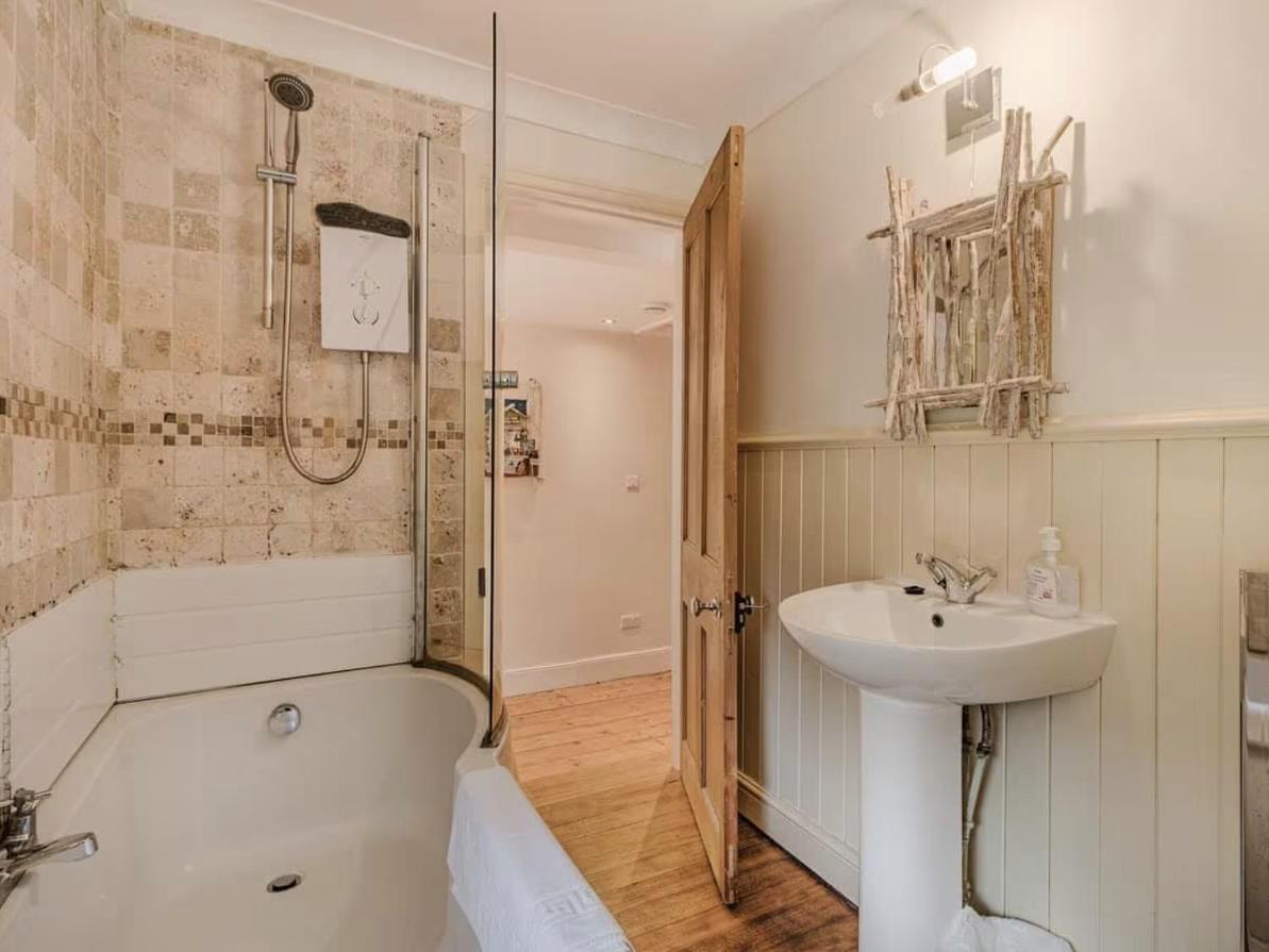 Clotted Cream Cottage: Countryside Calm: Close To Beach: Dartmouth: Devon Holiday home *